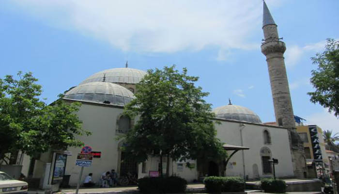 راه دسترسی به مسجد تکلی مهمت پاشا آنتالیا